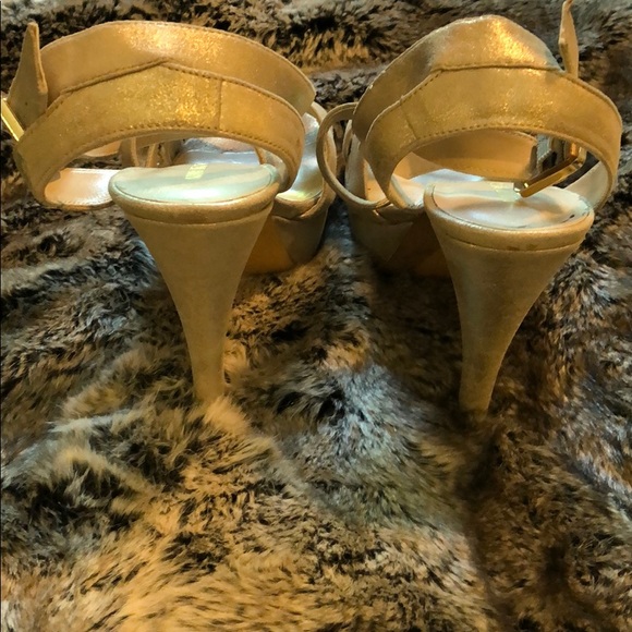 Light Gold Platform Heel - Picture 4 of 7